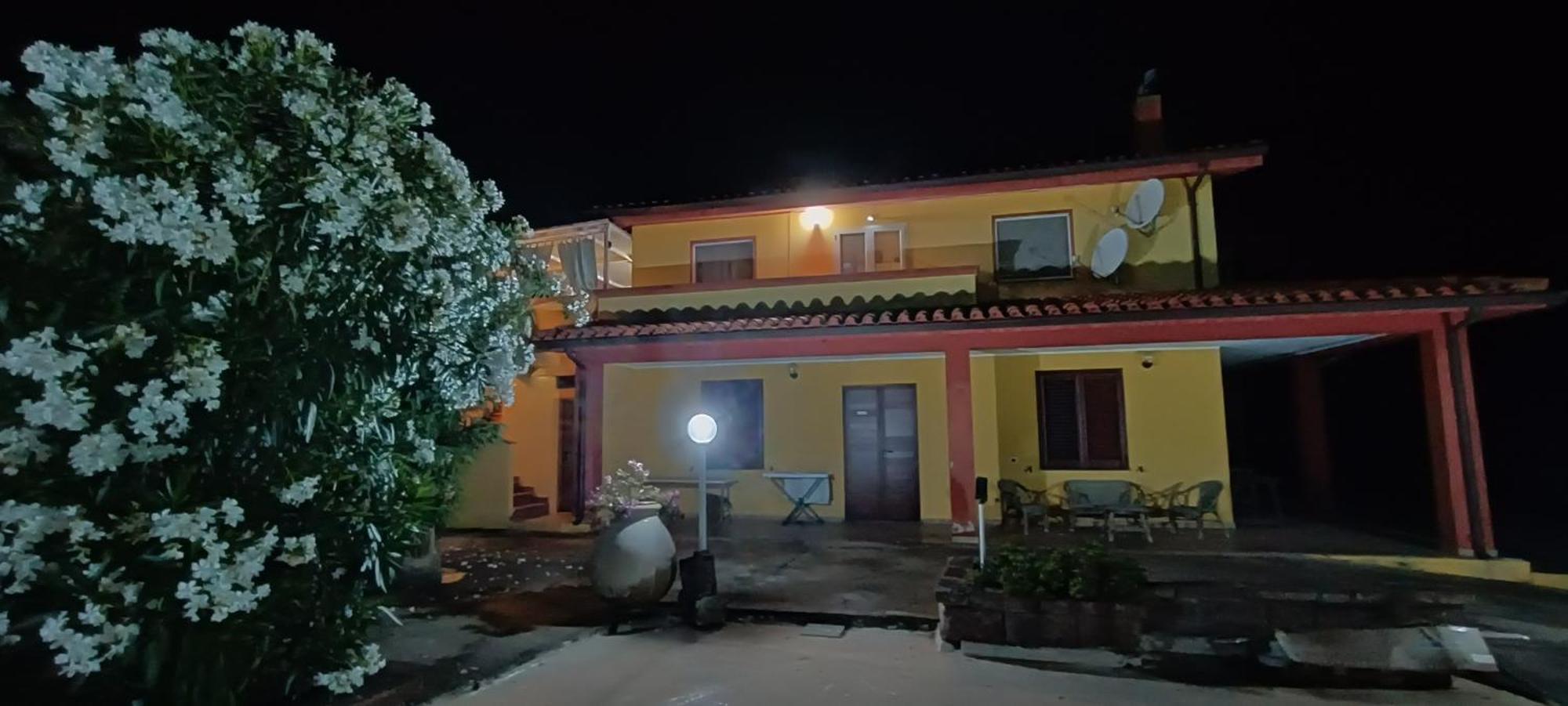 Bed & Breakfast Il Rosmarino 博萨 外观 照片